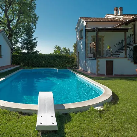 In Marche Near Lame Rosse Апартаменты Serrapetrona