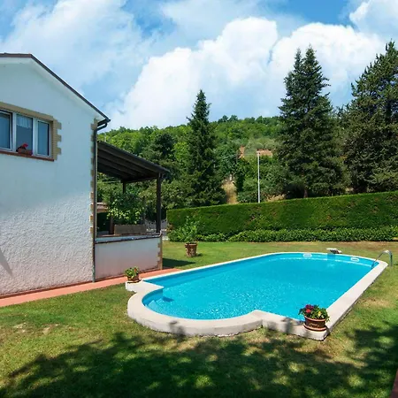 In Marche Near Lame Rosse Apartamento Serrapetrona